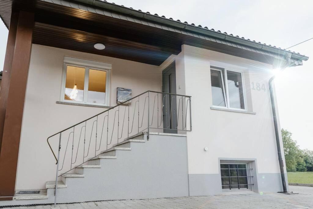 Ferienhaus Barbara Hard Luaran gambar