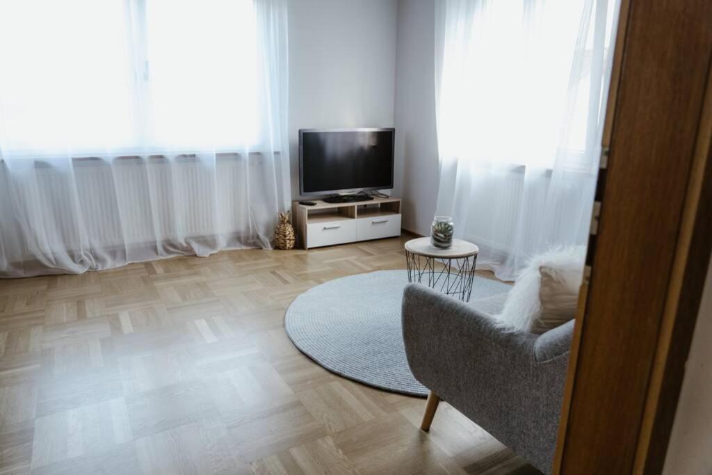 Ferienhaus Barbara Hard Luaran gambar
