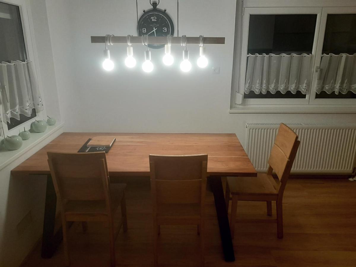 Ferienhaus Barbara Hard Luaran gambar